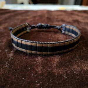 Bracelet artisanal "Force Noire" - Tissage Miyuki Tila noir mat et bronze - fermeture macramé