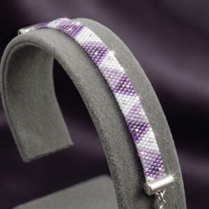 Bracelet artisanal "Pétales de Lilas" - Tissage de perles japonaises Miyuki Blanc, Violet & Argent - chainette argentée