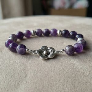 Bracelet Zen en Améthyste Naturelle avec Charm Fleur Argentée - taille 16 cm élastique