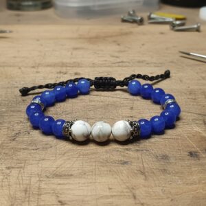 Bracelet artisanal en Quartz Bleu et Howlite - Perles en Pierres Naturelles de 8 et 10 mm