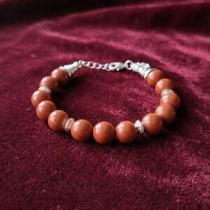 Bracelet Artisanal en Jaspe Rouge - Pierres naturelles de 8mm - chainette argentée