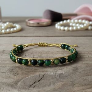 Bracelet Artisanal en Œil de Tigre Vert - Pierres Naturelles 6mm et Macramé Doré