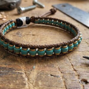 Bracelet Artisanat Tissé en Turquoise et Cordon Ciré Marron