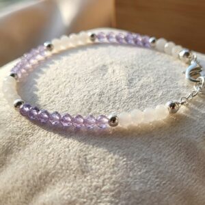 Bracelet artisanal "Zorya pur (II)" - Zircon parme et blanc - chainette argentée