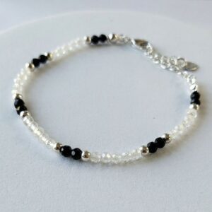 Bracelet artisanal "Zaluna Sombre (I)" - Zircon blanc & tourmaline noire - chainette argentée