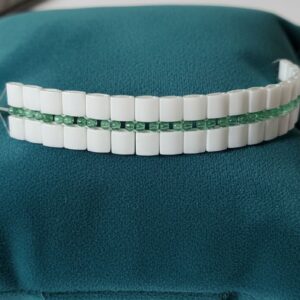 Bracelet Artisanale "Horizon (I)" - Tissage en perles Miyuki Tila Blanc et perles rondes Vert Emeraude - Finitions argentées