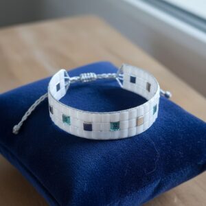Bracelet Manchette Horizon Triple - Tissage en perles Miyuki Blanc, Argent et Reflets Verts - finitions argentées