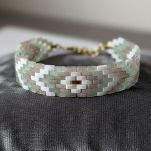 Bracelet artisanal "Talisman (I)" - Tissage en perles Miyuki Tila - Finitions en Acier Inoxydable Doré