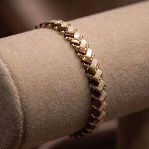 Bracelet Artisanal "Tuile Claire (III)" - Tissage en perles japonaises Miyuki Tila beige et bronze métallique - chainette dorée