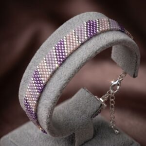 Bracelet Artisanal "Pétales de Crocus" - Tissage de perles japonaises Miyuki nuances de violet - chainette argentée en acier Inoxydable