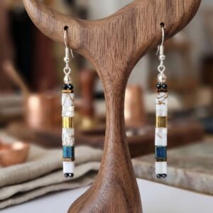 Boucles d'oreilles pendantes Miyuki Tila bleu blanc doré - Bijou artisanal