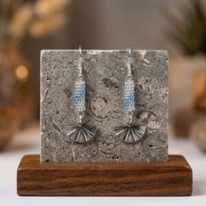 Boucles d'oreilles pendantes Miyuki bleu azur et argenté - Pampilles Eventails et Crochets en Argent 925