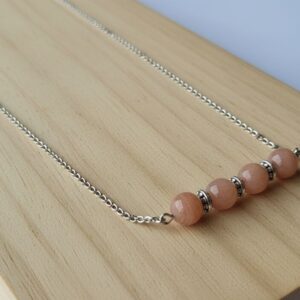 Collier de 45 cm en Pierre du Soleil Naturelle - Bijou Artisanal Féminin - chaine en acier inoxydable