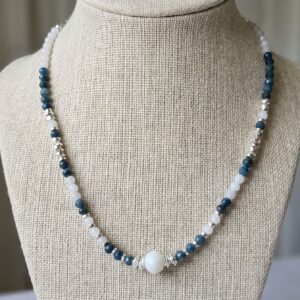 Collier en Apatite Bleue et Jade Blanc - Bijou Artisanal en Pierres Naturelles