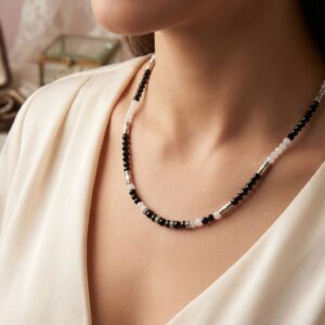 Collier en Tourmaline Noire et Opale Blanche - Bijou Artisanale - Finitions argentées