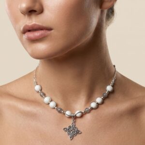Collier en Jade blanc et Labradorite - Bijou Artisanal Nœud Celtique