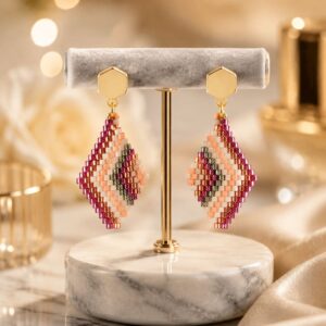 Boucles d'Oreilles Losanges Miyuki Artisanales - Éclat de Pêche et Framboise